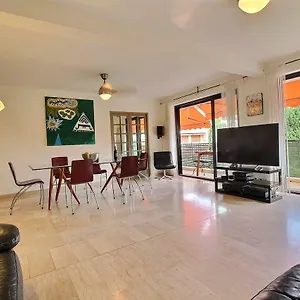 https://le-tapeni.fr-provencehotel.com
